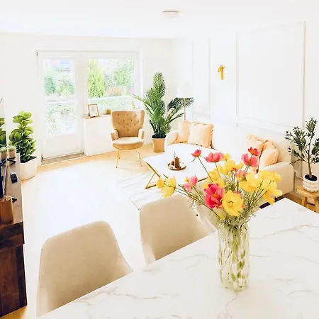 Modernes Mit Großem Balkon Apartment