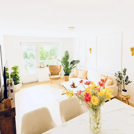 Apartment Modernes Mit Großem Balkon *